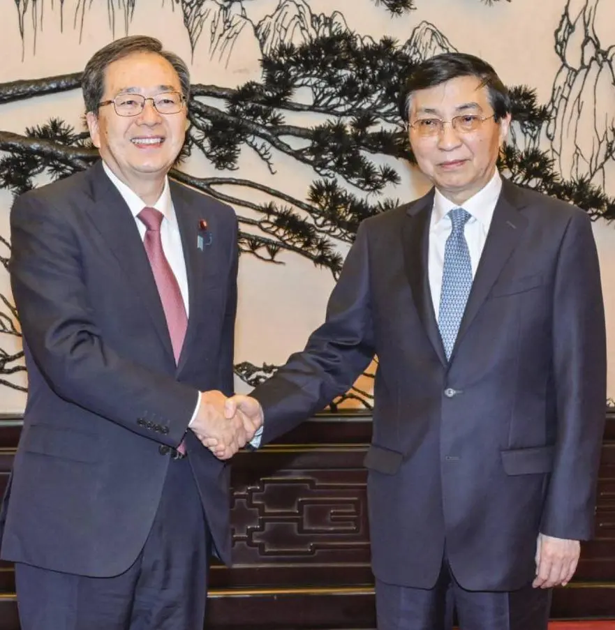 (党訪中団)王滬寧・政協主席と会談/懸案解決へ信頼深める/米中関係の安定、極めて重要 ■斉藤代表、習近平主席宛て首相親書手渡す